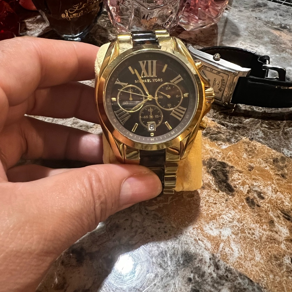 Mk watch preloved great condition. No box - Picture 6 of 7